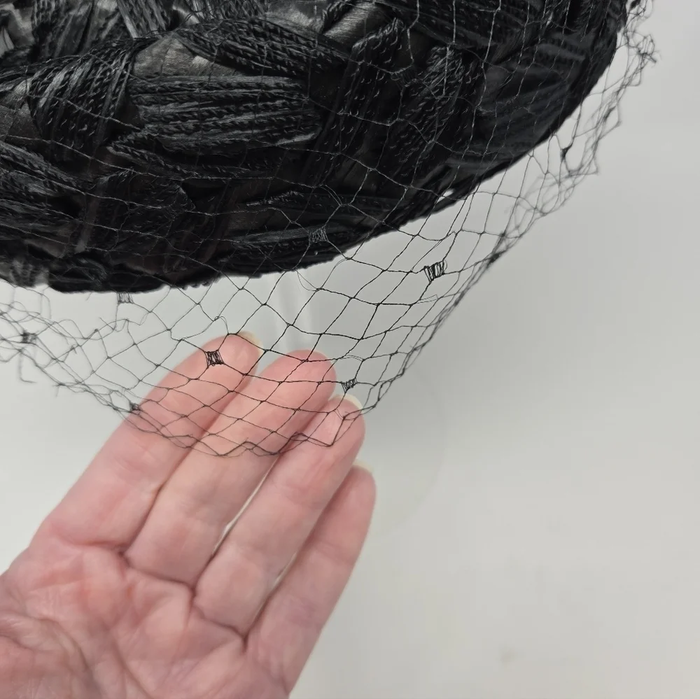 VINTAGE 1950 PASADENA HATS BLACK WOVEN STRAW BOATER HAT VEIL WOMEN OS WHIMSIGOTH